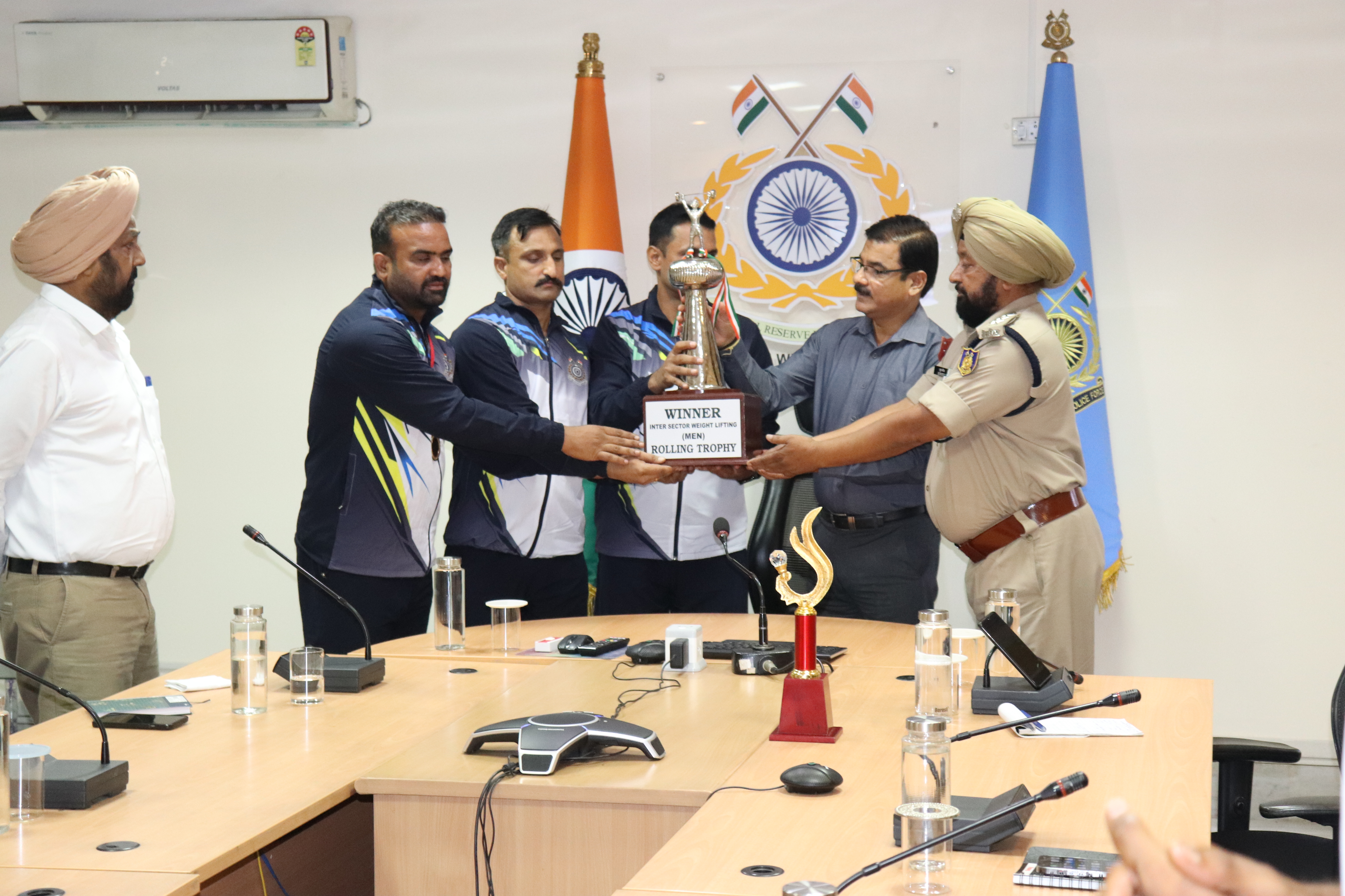   पश्चिमोत्तर सेक्टर की टीम ने लगातार तीसरी बार अंतर क्षेत्र भारोत्तोलन चैंपियनशिप ट्रॉफी जीती